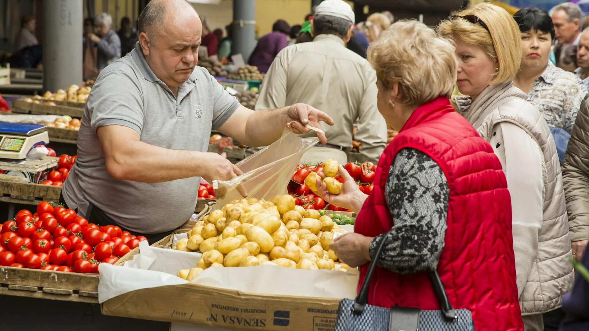 Где купить молдовы. Молдавия рынок. Молдавский базар. Молдавская продукция. Молдова торговля.