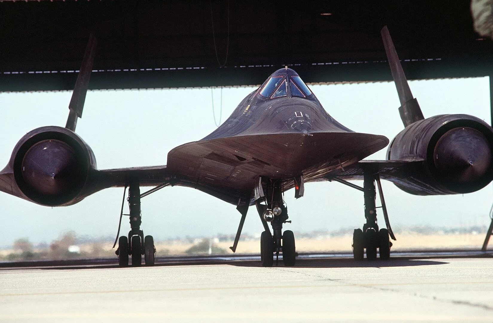 The sr. Самолет SR-71 Blackbird. Локхид SR-71 чёрный Дрозд. Черный Дрозд самолет SR 71. Разведчик «Локхид» SR-71a.