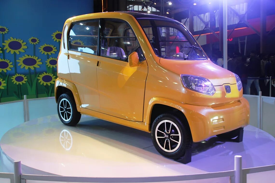 Куплю самый дешевый автомобиль. Индийская машина Bajaj. Bajaj Qute. Bajaj r 60. Самая дешевая машина.