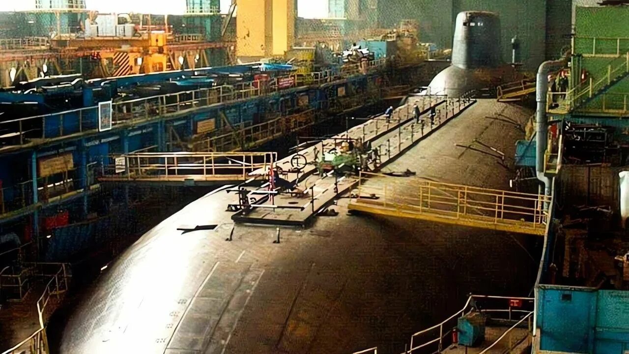 Самая большая подводная лодка в мире. Подводная лодка акула. Проект 941. Подводная лодка акула сейчас. Показать пл