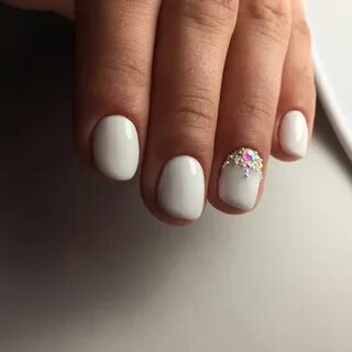 Белый маникюр на короткие