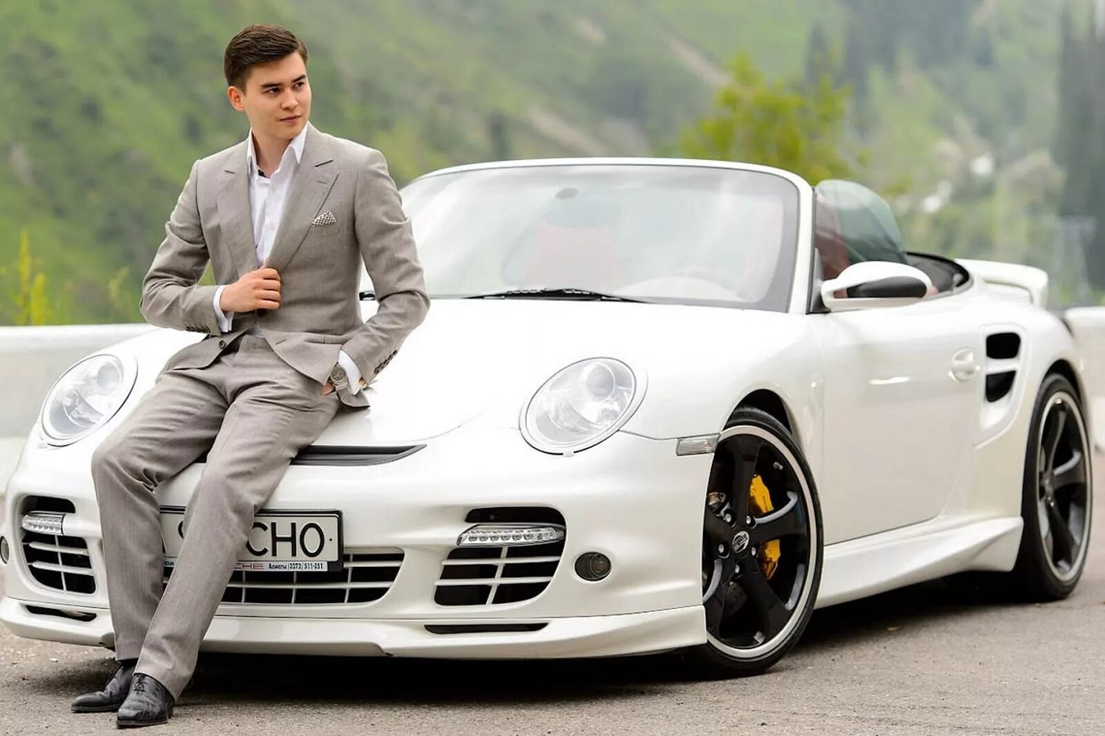 Expensive rich. Porsche 911 man. Мажор на Порше. Богатый парень. Красивый богатый мужчина.