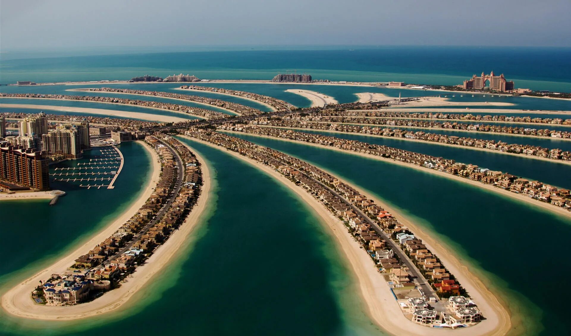 Какое море в дубае в оаэ. Пальма Джумейра Дубай. Пальм Джумейра Palm Jumeirah. Остров Palm Jumeirah в Дубае. Искусственный остров Пальма Джумейра.