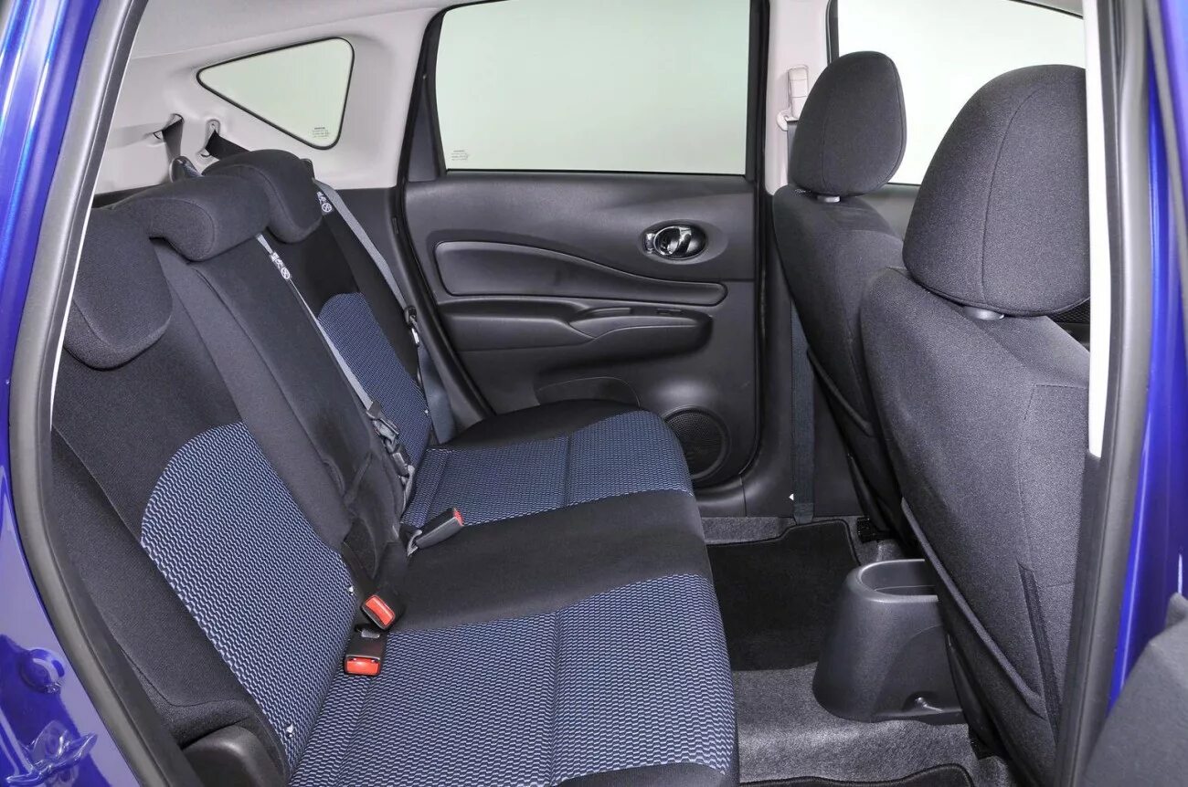 Сиденье заднее ниссан ноте. Nissan note 2007 салон. nissan note салон. ниссан ноте салон 2016.
