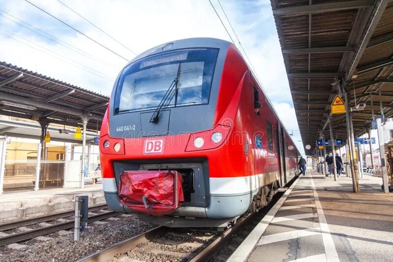 Поезд re 1 Германия. Ыуекф 215ul regio Express. Как выглядит поезд re в Германии.