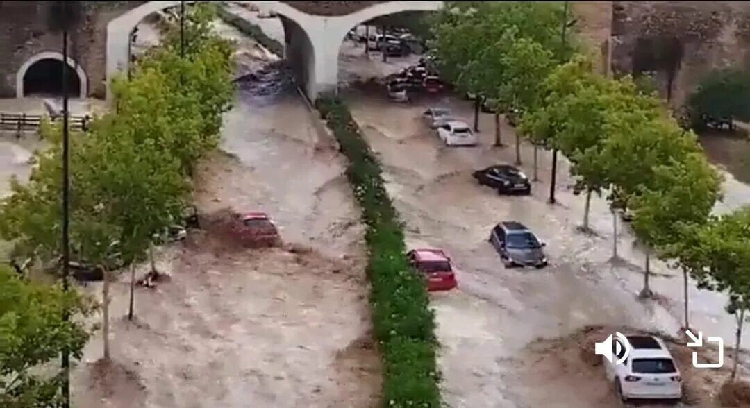 После долгих дождей. Наводнение. Сильный ливень. Наводнение в Испании. Потоп в Испании.
