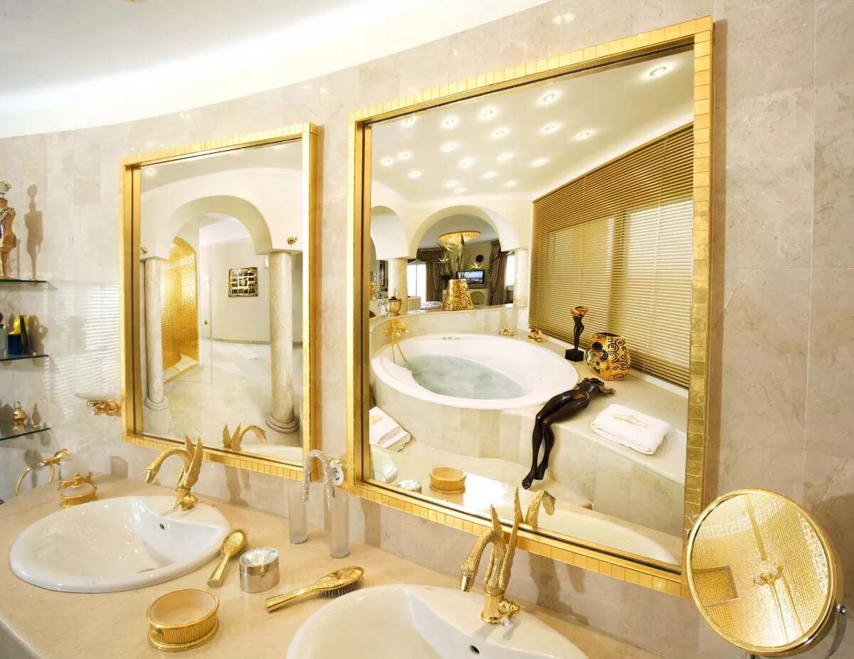 Ванная золото. Ванна в золотом цвете. Золотистая ванная комната. Интерьер ванной комнаты с золотом. Золота ванна комната