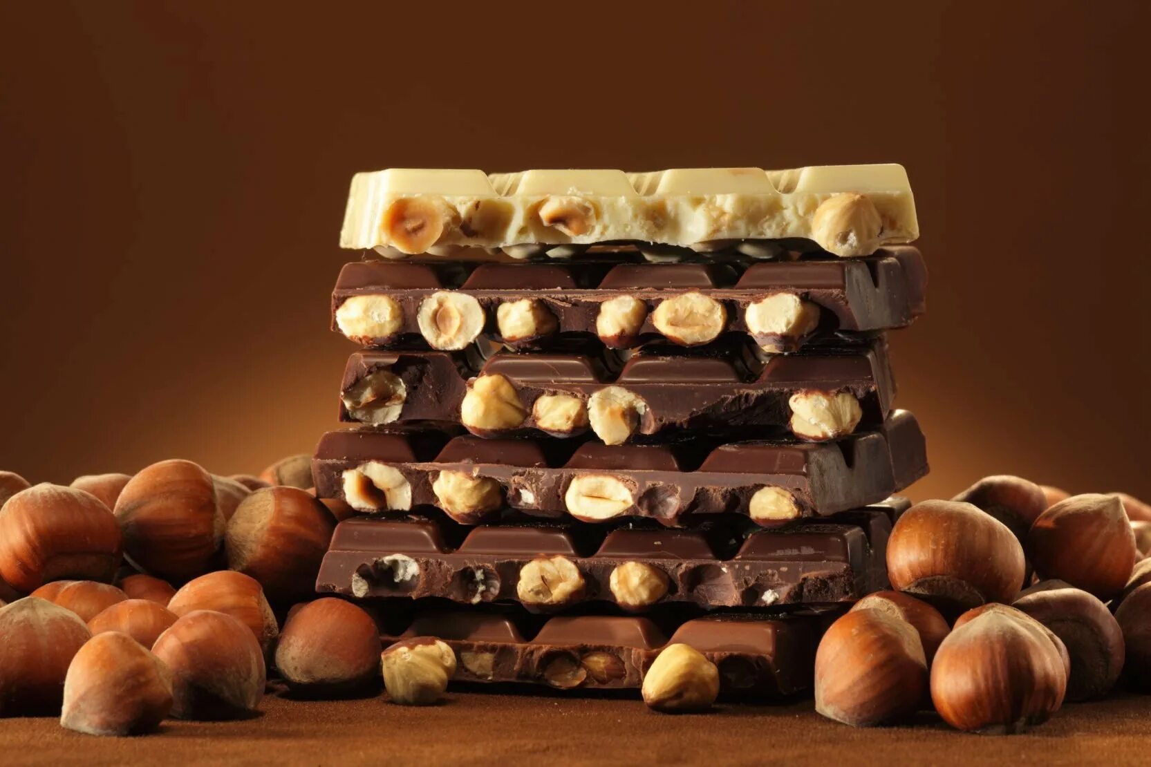 Hazelnut шоколад. Шоколад Ореховый 60 гр. Орешки в шоколаде. Шоколадка с орехами.