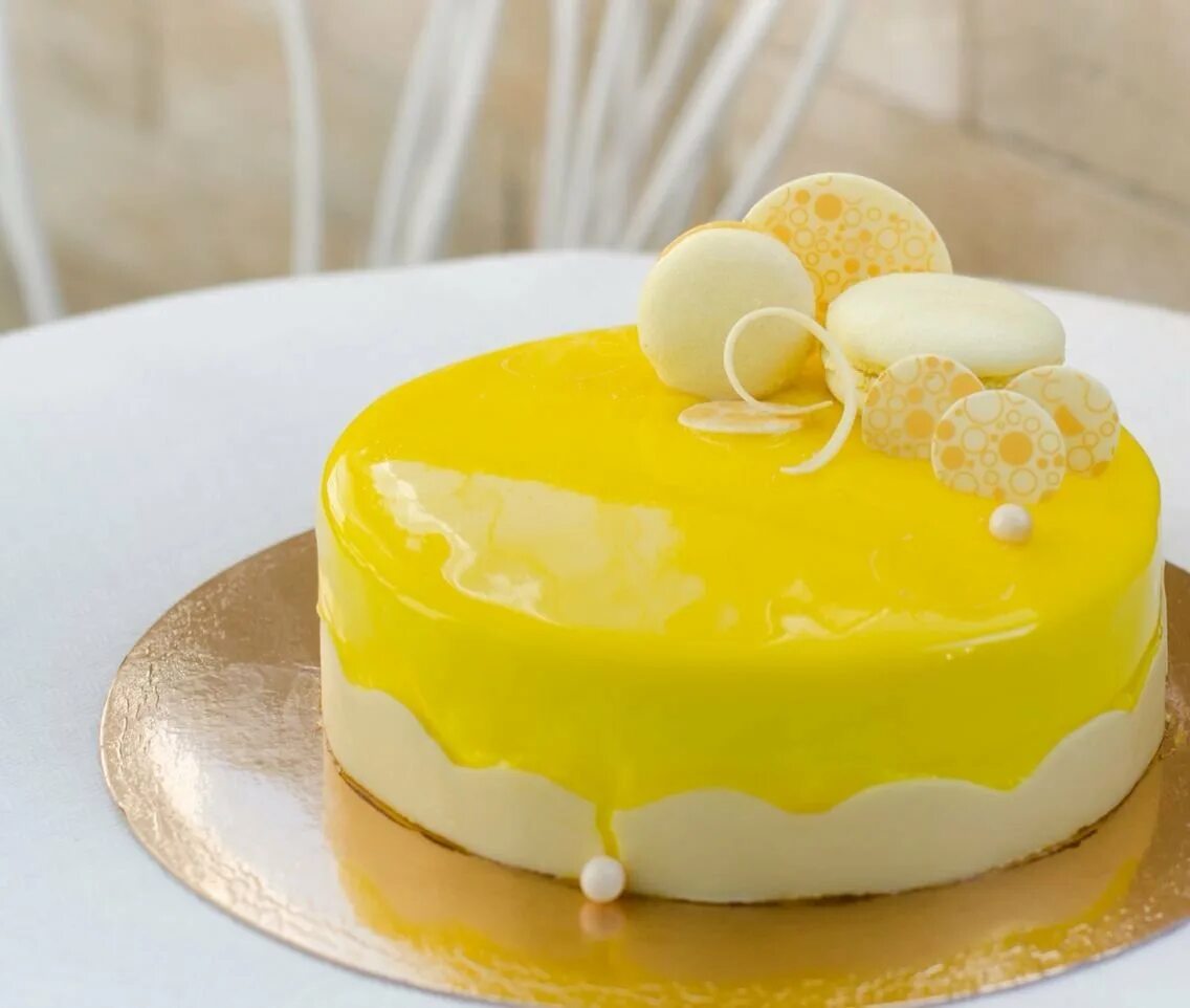Банановое конфи. Банановый муссовый торт. Желтый муссовый торт. Лимонный муссовый торт. Муссовый торт с манго.