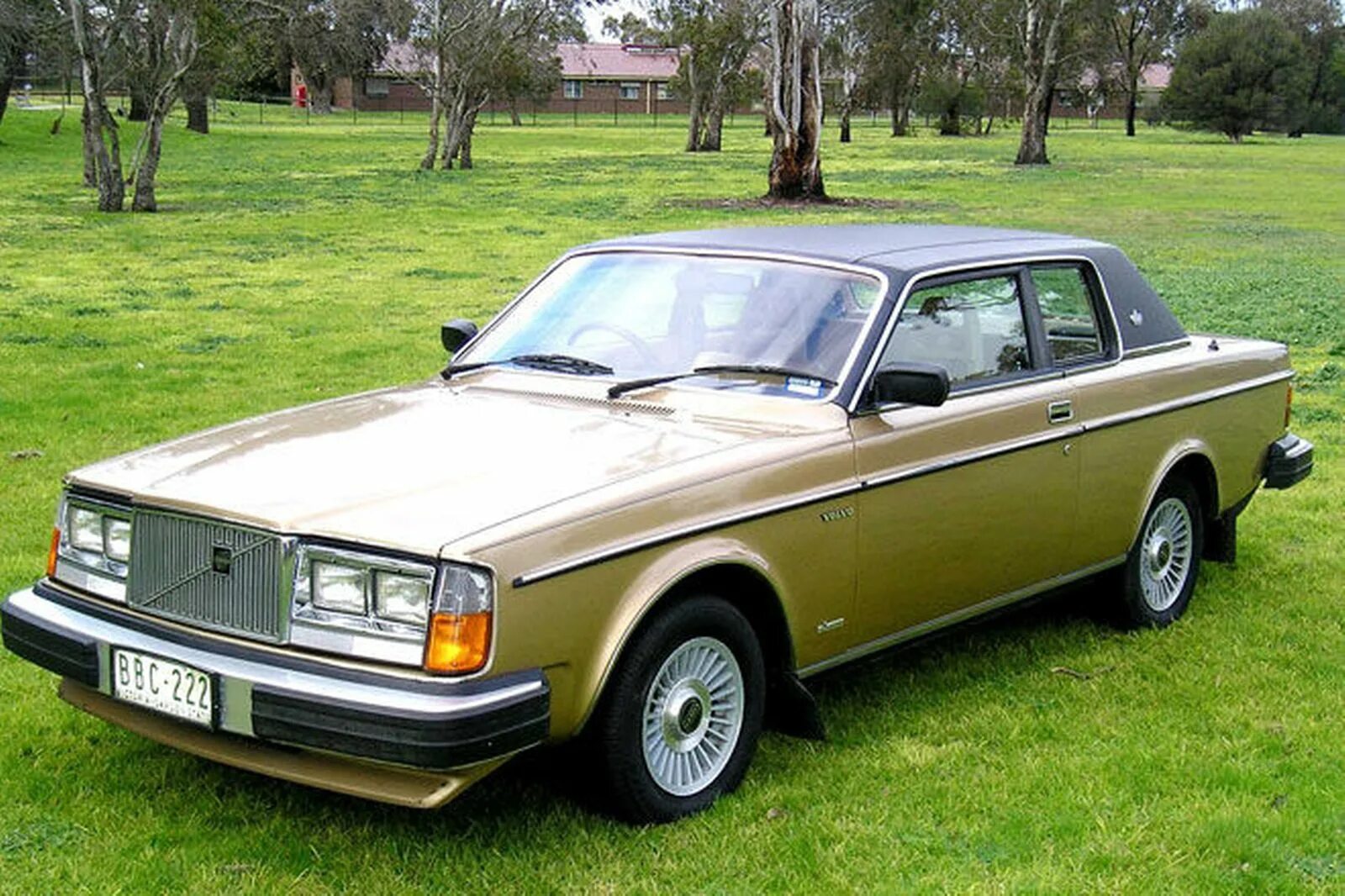 1964 года купить. Volvo 262c Bertone Coupe. Volvo 262 Coupe. Volvo 262 Bertone Coupe. Volvo 262c купе.