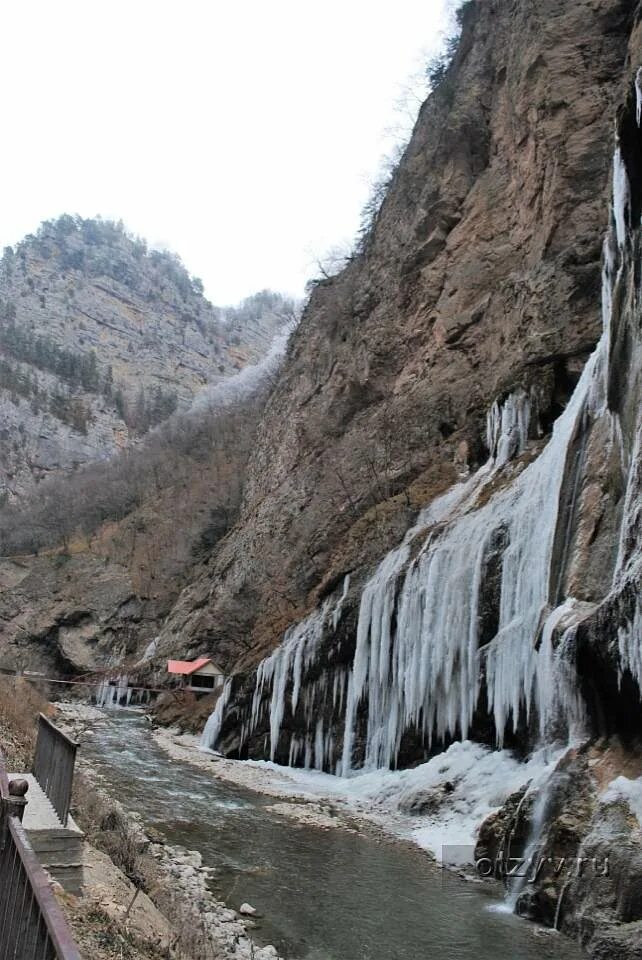 Чегемские водопады экскурсия из кисловодска. Чегемские водопады кабардино-балкария. Чегемское ущелье кабардино балкария. Экскурсия в приэльбрусье из пятигорска. Чегемские водопады экскурсия.