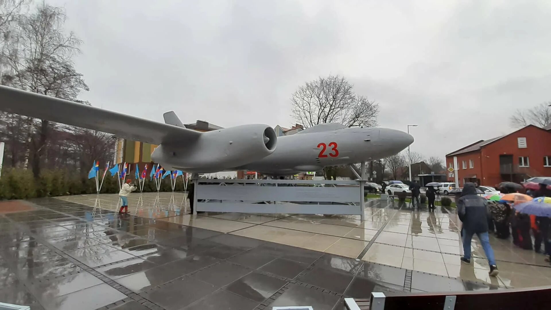 Южный чкаловский. Памятник-самолёт Чкаловск Калининград. Ил-28 в Чкаловске Калининград. Аэродром Чкаловск Калининград. Чкаловск Калининград 2022.