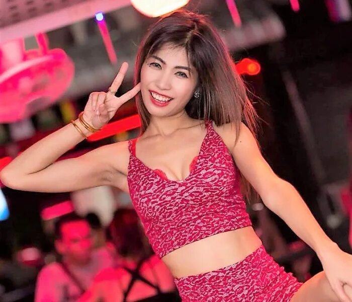 Асука токуяма журналист в российской фото. Сои девушки. Сои девушки. Чен сяо певица. Сои 6 паттайя.