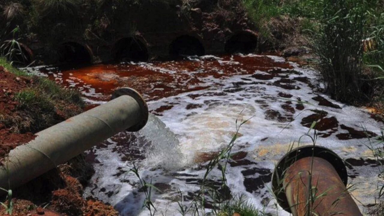 Промышленные сточные воды. Загрязнители воды. Сточные воды загрязнение воды. Загрязнение воды металлами. Токсичность сточных вод