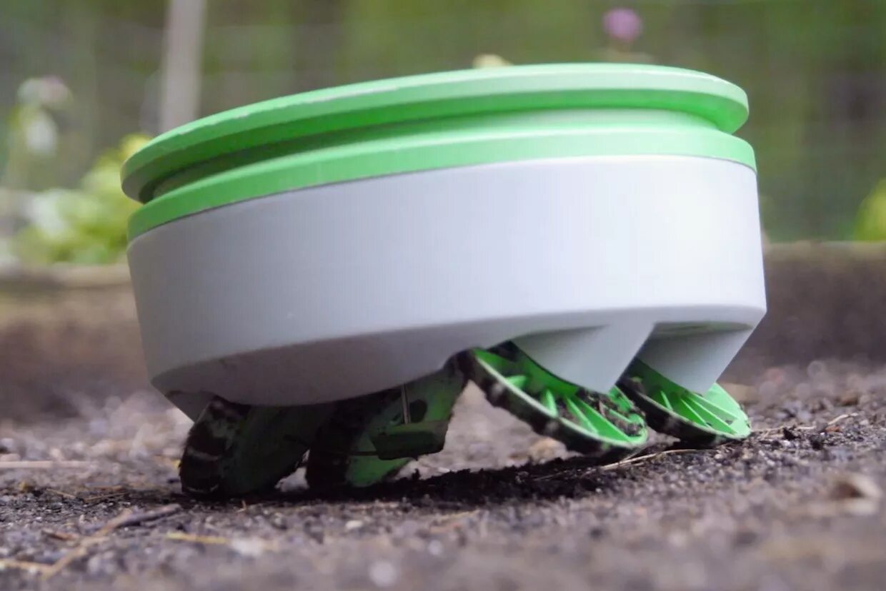 Робот садовник. Робот озеленитель. Робот убирающий сорняки. Робот Садовод.