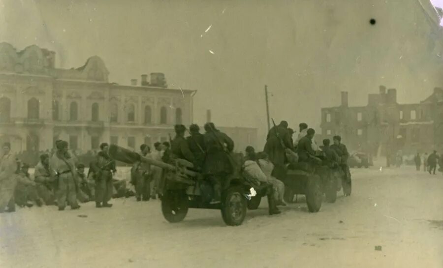 Новгород 1944 год. Освобождение Новгорода 1944. Освобождение Новгорода. Образование Новгородской области 1944 год. Оренбург 1944.