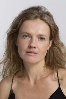 Tualetdagi ayollarning yashirin kamera pornosi