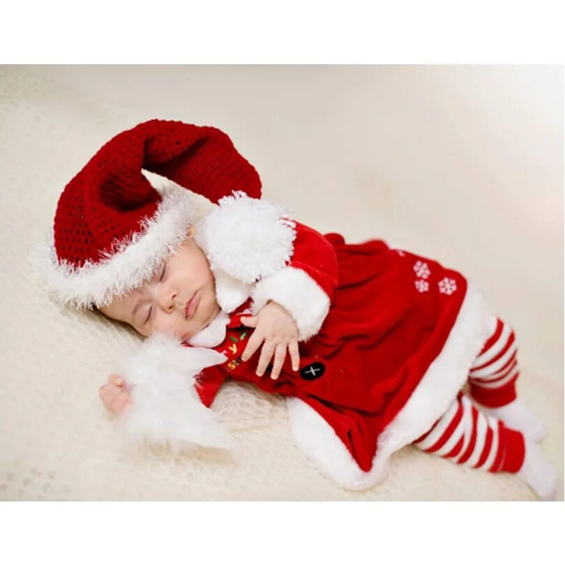 Малыши дед мороз. Малыш в костюме Деда Мороза. Костюм Деда Мороза для грудничка. Костюм дедомороза для младенца. Костюм Санты для новорожденного.
