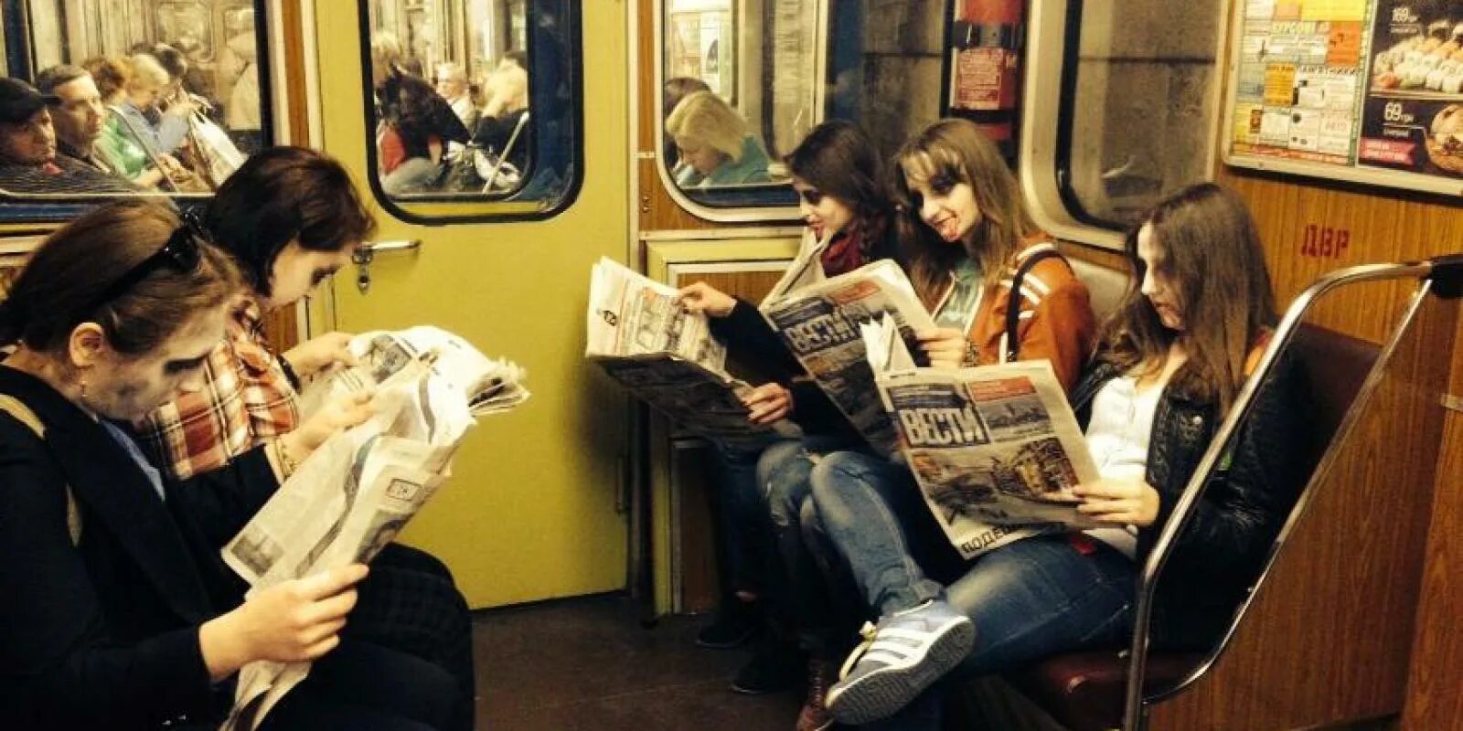Фрики в метро спб фото. Чел в метро. Стильные люди в метро. Человек из лондона. О чем думают люди в метро.