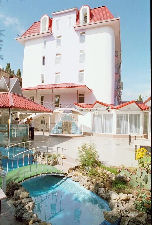 Отель крымские зори санаторий алушта. Крымские зори сайт. Красные зори алушта. Крым санаторий крымские зори. Санаторий "крымские зори", г.