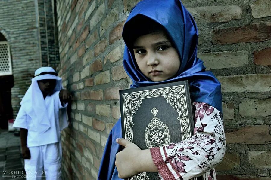 13 мусульманская. Мусульманский ребенок бедный.