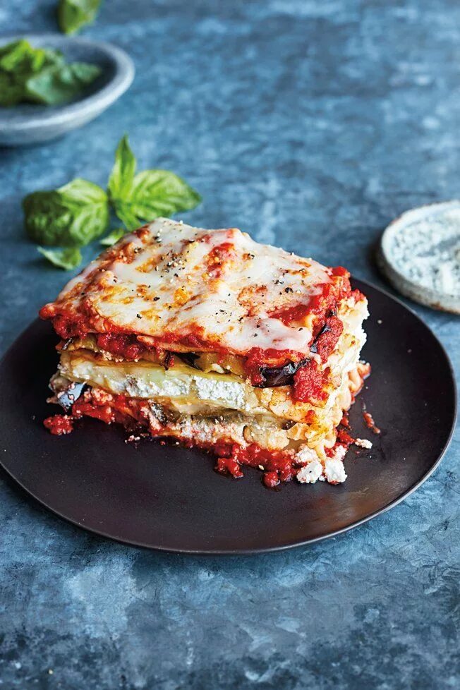 Презентация блюда лазанья. Итальянская лазанья. Лазанья с сыром. Лазанья (lasagne). Лазанья классическая с фаршем.