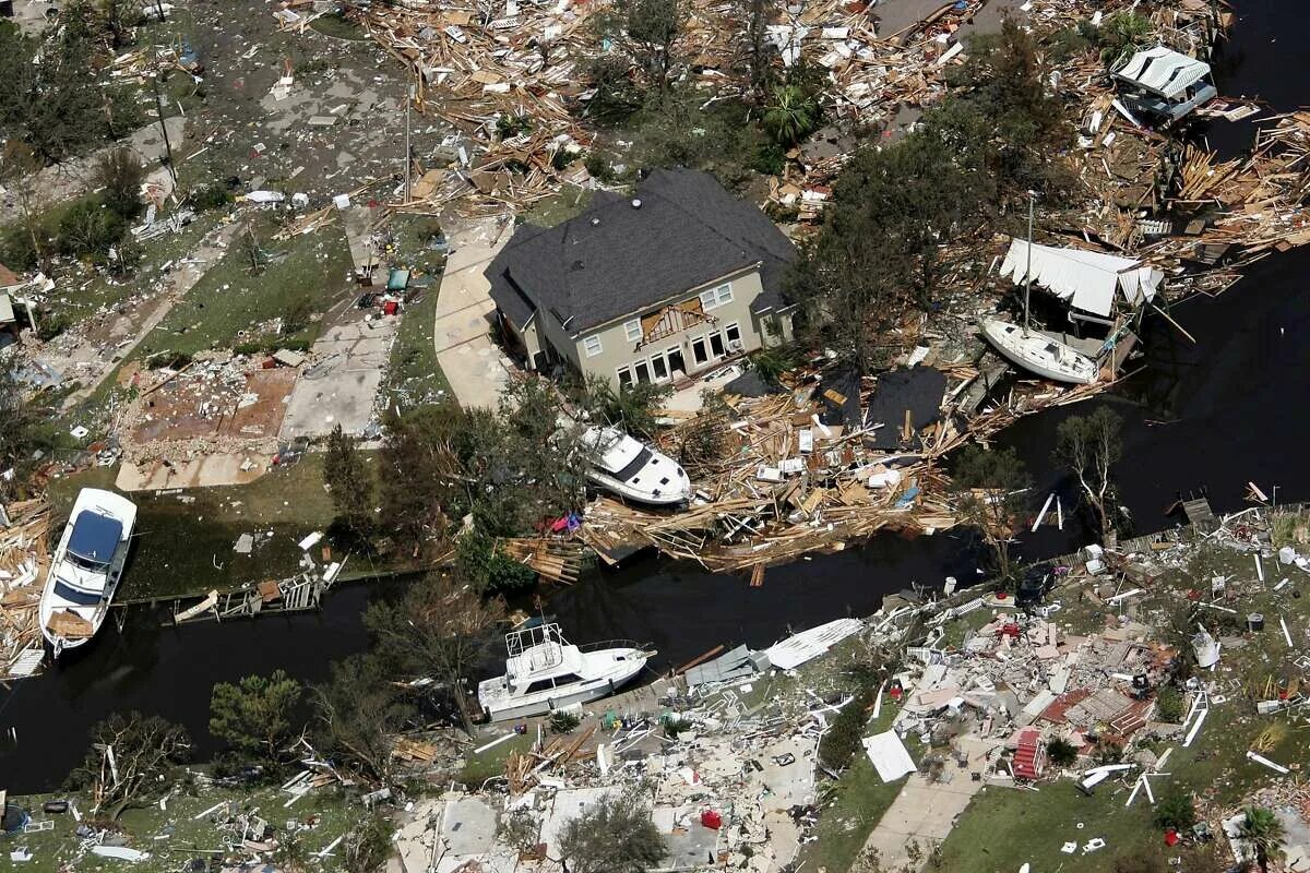 Сколько погибших при наводнении. Ураган Катрина. Новый Орлеан ураган Катрина. 2005 Год. Ураган "Катрина" в США. Ураган Катрина 2005.