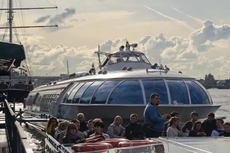 Экскурсии кронштадт санкт петербург по воде. Метеор кронштадт санкт-петербург. кронштадт в питере экскурсии. метеор в кронштадт. метеор спб кронштадт.