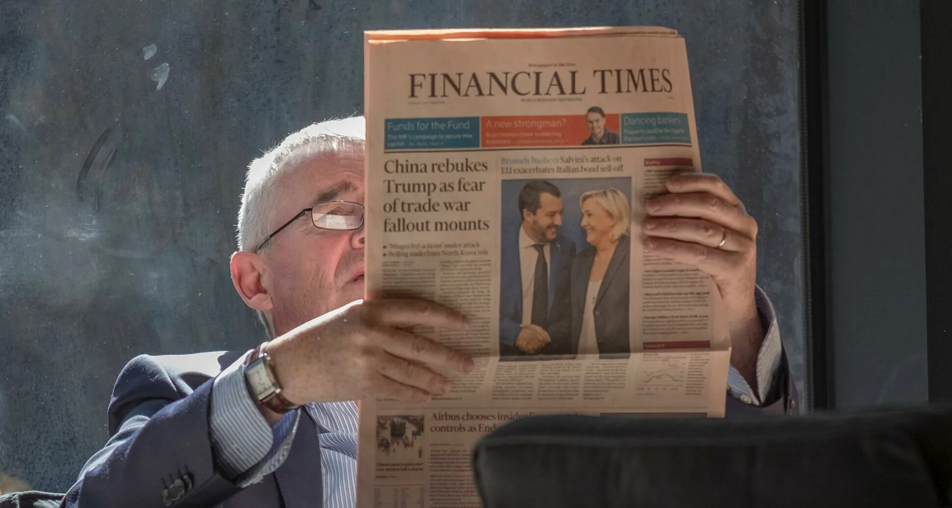 Financial times ft. Financial times. financial times газета. фото газеты the financial times. европеец читающий таймс.