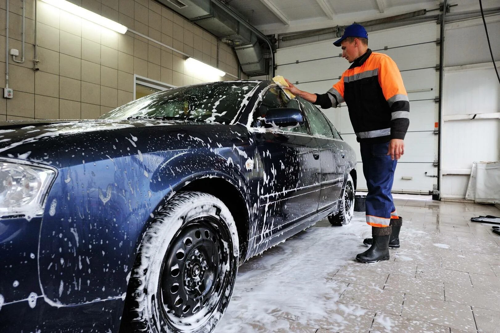 Мойка автомобиля. Контактная мойка автомобиля. Стандартная мойка автомобиля. Без контактная мойка автомобиля. Мойка легковых авто.