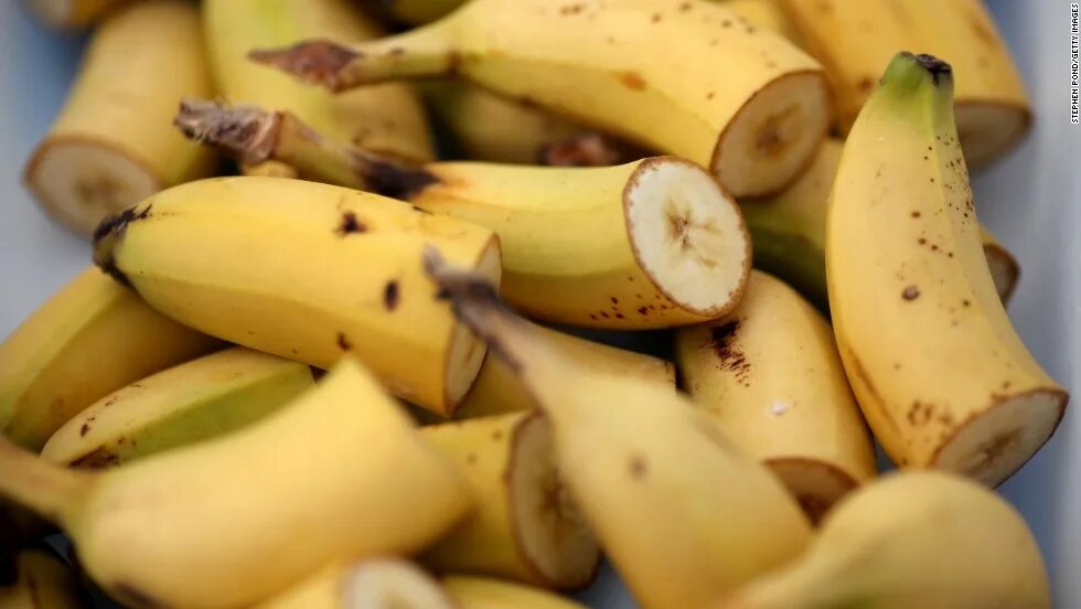 Ел кожуру бананов. Текстура банана. Бананы фон. Кожура банана текстура. Исследования бананов.