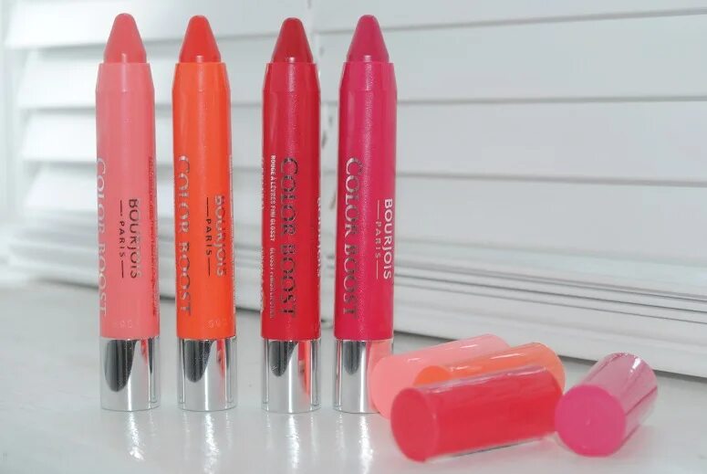 Bourjois помада Color Boost. Bourjois помада Color Boost, тон 06. Bourjois помада Color Boost, тон 01. Помада буржуа гламур цвета оттенки.