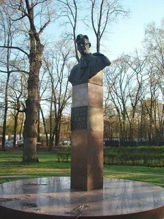 Памятник евгению вучетичу