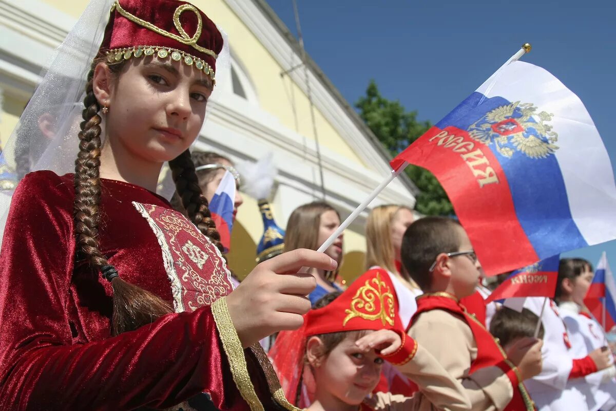 12 июня можно. С днём России 12 июня. День России празднование. 12 Июня день России празднование. Патриотические праздники.