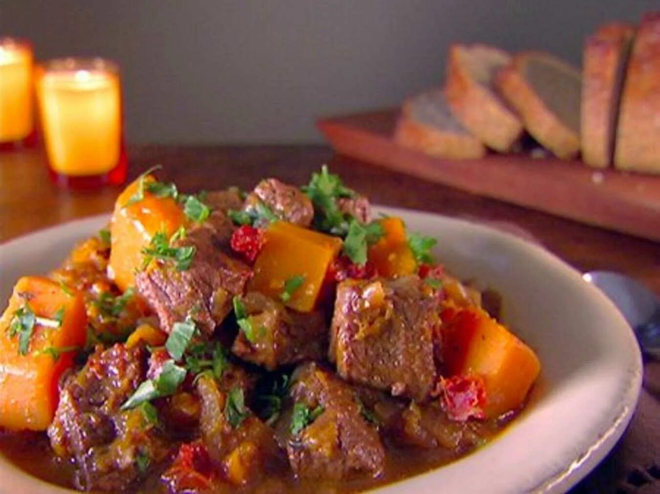 Как приготовить жаркое из говядины. Жаркое по-домашнему. Жаркое из говядины с картофелем. Beef stew. Жаркое по домашнему из говядины.