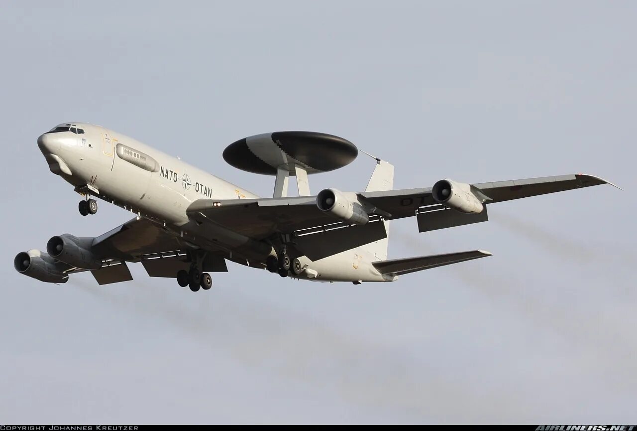 E 3a sentry. Самолет awacs e-3a sentry. боинг e 3a sentry. самолет дрло авакс. boeing e-3 sentry.