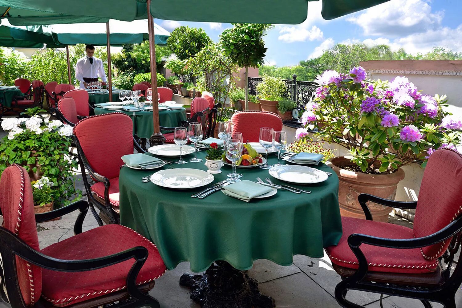 Турандот веранда. Пушкин ресторан в москве веранда. Трельяжная терраса турандот. Трельяжная терраса ресторана турандот. Кафе пушкин летняя веранда.