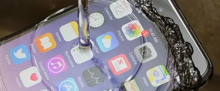 Айфон 10 ошибки. Айфон 10 попал воду. айфон забрызганный водой. iphone x после воды. в айфон попала вода.