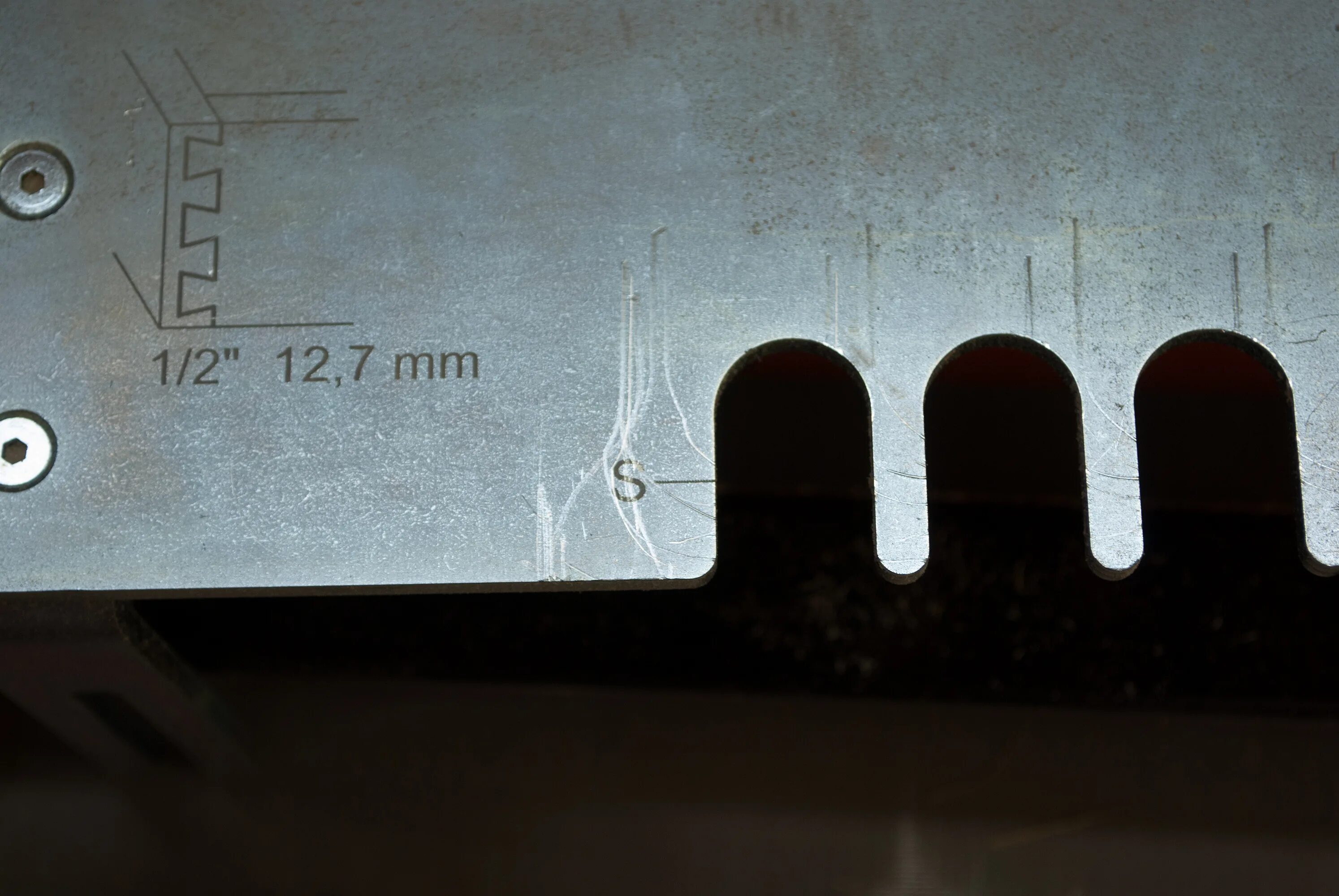 Шаблон шипов. Шаблон шипов. Шипорезное приспособление jet 10000822. Шаблон шипов. Ласточкин хвост чертеж шипорезки.