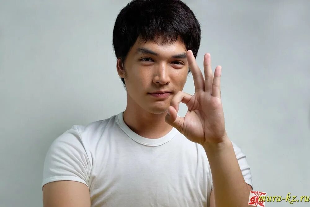 Кадзухе. Азиатка в красном платье. Рыспае абдыкаликова 3а. Ред казах. Чистокровные казахи.