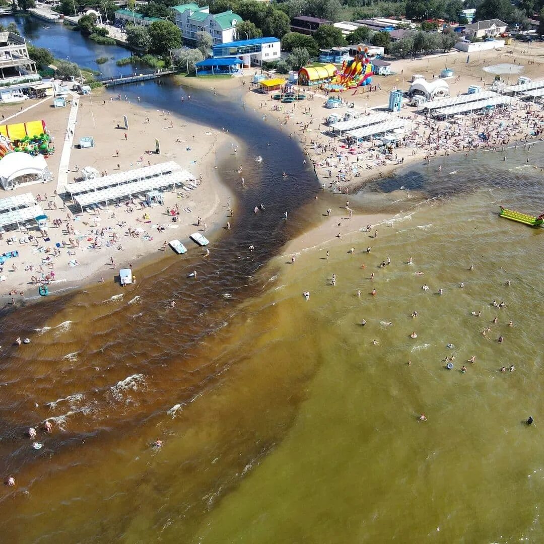 Когда потеплеет вода в черном море анапа. Река анапка в анапе. пляж у реки анапка. пляж фотини анапа. анапа пляж речка анапка.
