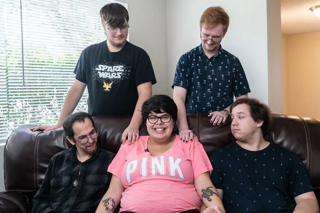 Кто такой полиамор. Полиаморные семьи. Полиамория. Полиаморные отношения. Кто такой полиамор.