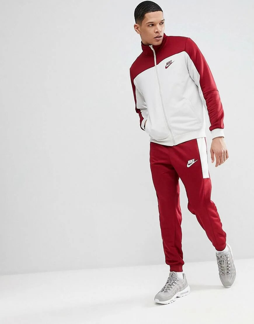 Найк для мужчин. Спортивный костюм Nike Tracksuit. Nike Tech Fleece костюм красный. Спортивках Nike мужская спортивная. Найк костюм мужской 2021.