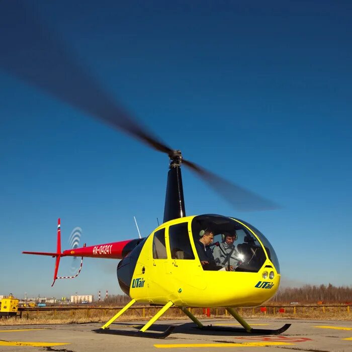 Купить вертолет бу в россии. Robinson r44. Вертолет Робинсон р44. Вертолет Robinson r44 пассажирский. Вертолёт Робинсон 44.