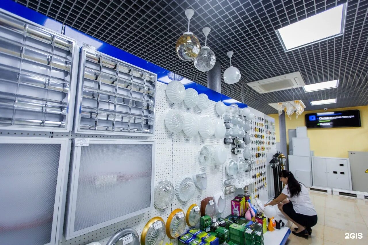 магазин электрики. оборудование для магазина электротоваров. витрина с электрикой. электротовары на карте москвы. магазин электрики.