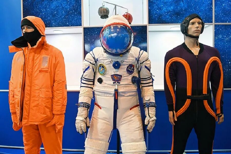 Как назывался первый отечественный космический скафандр. Советский скафандр кречет. Скафандр гагарина в музее космонавтики. Лунный скафандр "кречет-94". Советский лунный скафандр кречет.