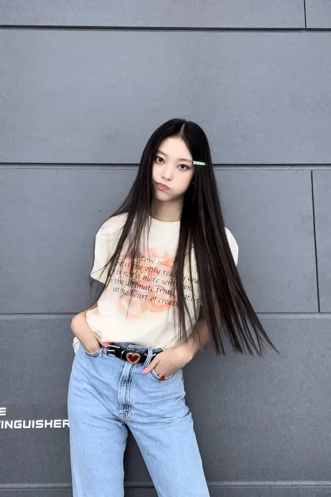 Минджи new jeans. Хэрин нью джинс. New jeans kpop херин. Хэрин нью джинс. Хэрин кпоп.