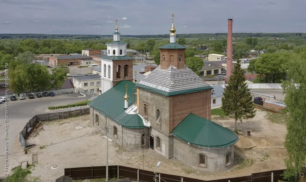 храм в полотняном заводе калужской области. храм преображения господня полотняный завод. храм преображения господня в полотняном в усадьбе гончаровых. храм преображения господня полотняный. иконы божьей матери в храме поселка полотняный завод.