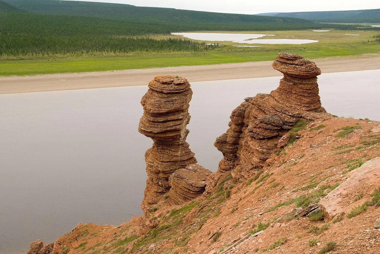 Оленек Республика Саха Якутия. Река Оленек. Оленёк (река). Оленёк город в Якутии.