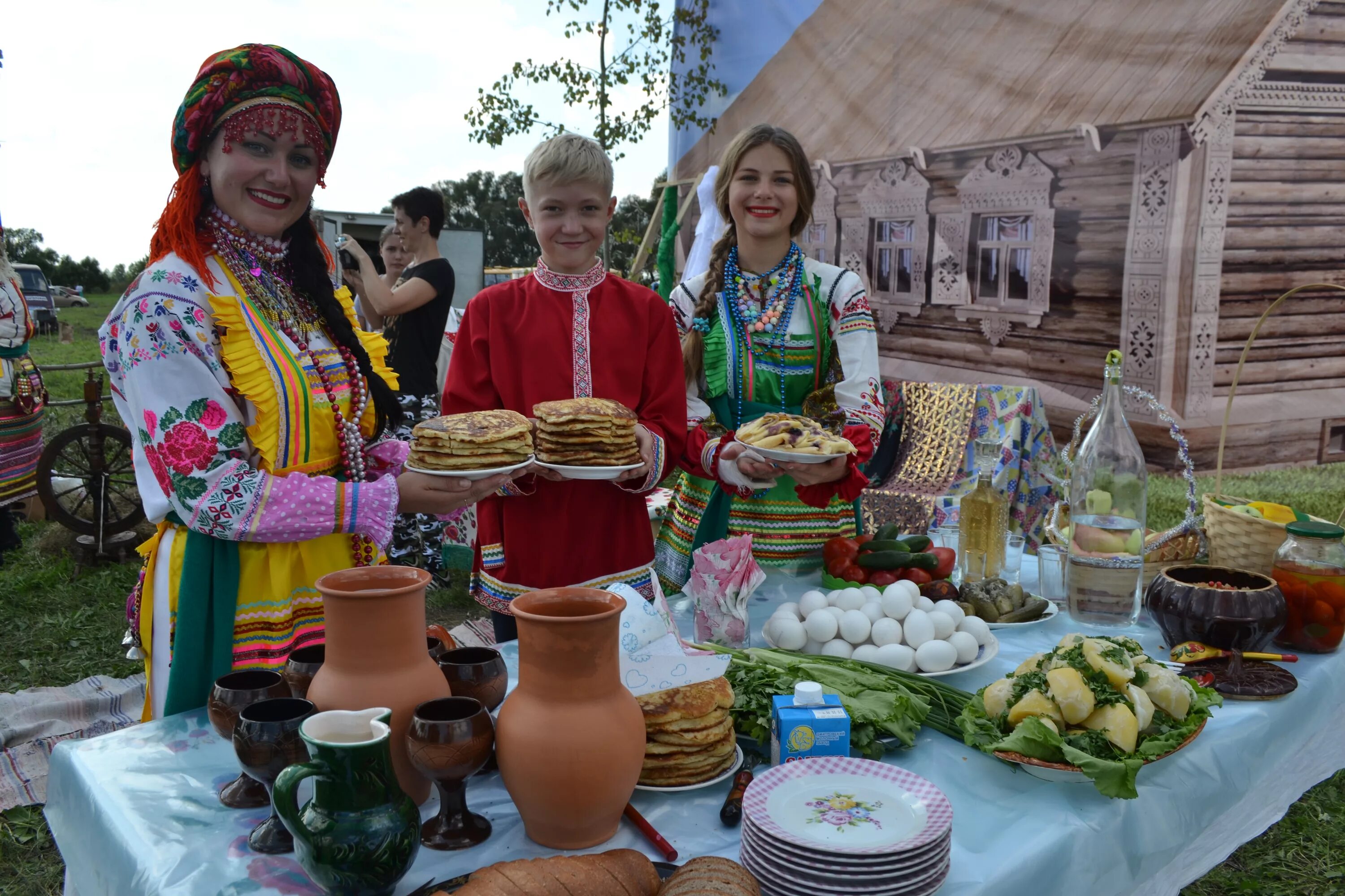 Группа рязанская область. Рязанский караваец. Каравайцы Рязань. Агрофестиваль «Рязанский караваец»;. Село Кораблино Рязанского района Рязанской области.